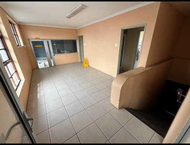 183M² OFFICE TO LET IN PAARDEN EILAND